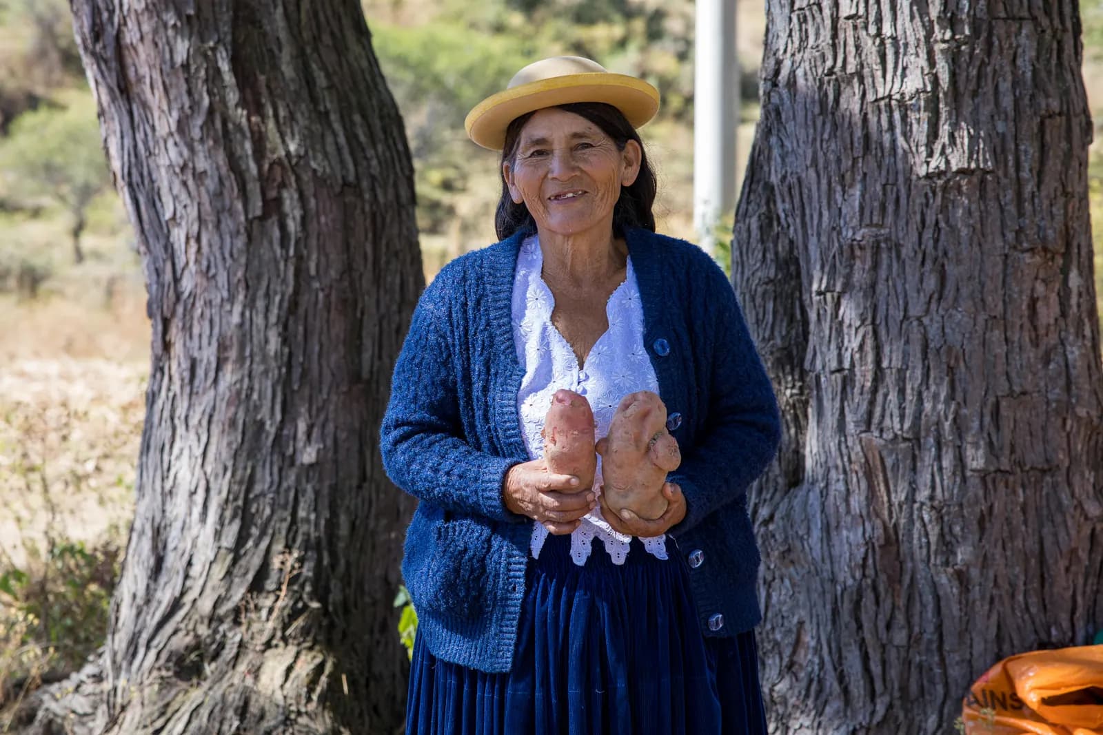Productora de papa con su cosecha